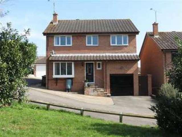  Image of 4 bedroom Detached house for sale in Highworth Way Tilehurst Reading RG31 at Tilehurst  Reading, RG31 6GP