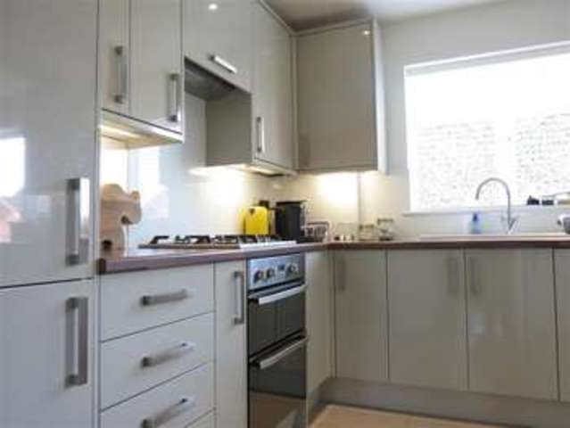  Image of 4 bedroom Detached house for sale in Highworth Way Tilehurst Reading RG31 at Tilehurst  Reading, RG31 6GP