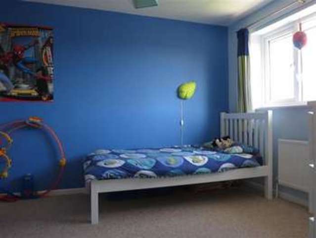  Image of 4 bedroom Detached house for sale in Highworth Way Tilehurst Reading RG31 at Tilehurst  Reading, RG31 6GP