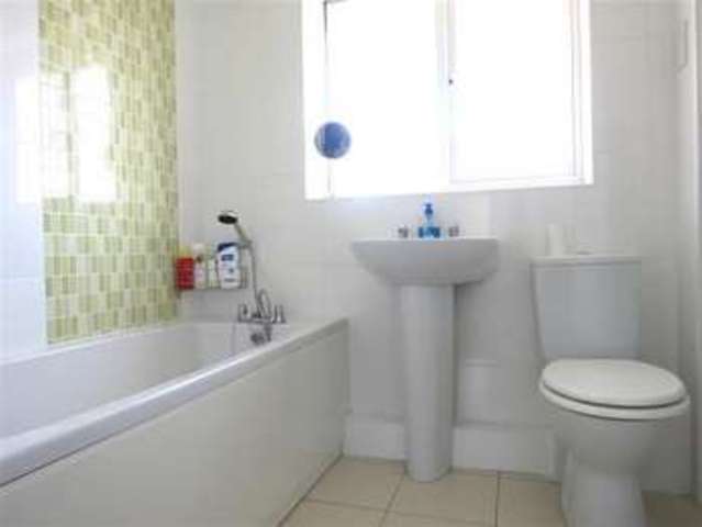  Image of 4 bedroom Detached house for sale in Highworth Way Tilehurst Reading RG31 at Tilehurst  Reading, RG31 6GP