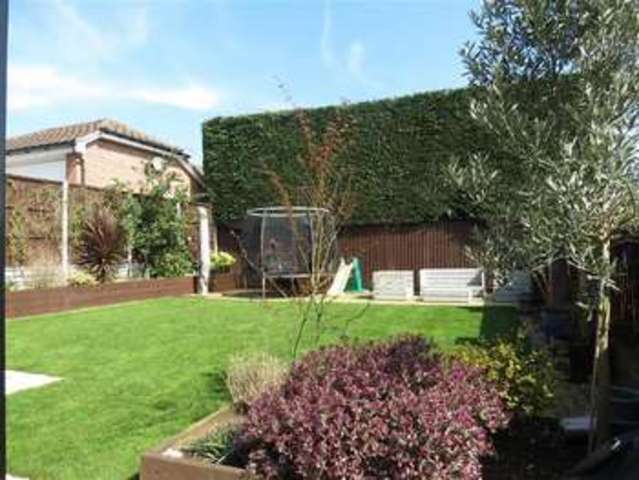 Image of 4 bedroom Detached house for sale in Highworth Way Tilehurst Reading RG31 at Tilehurst  Reading, RG31 6GP
