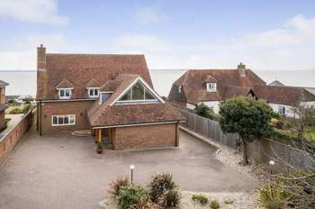  Image of 4 bedroom Detached house for sale in Hill Head Road Fareham PO14 at Hill Head Fareham Hampshire, PO14 3JH