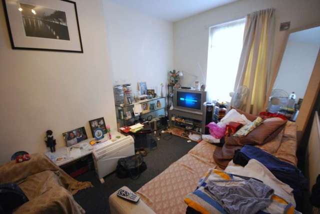  Image of 2 bedroom Flat for sale in Forest Road London E17 at Howard Mansions Walthamstow London, E17 4NA
