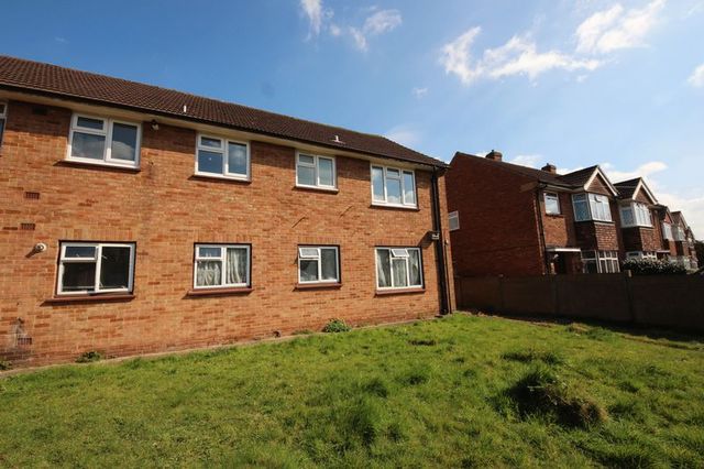  Image of 3 bedroom Flat to rent in Hudson Road Harlington Hayes UB3 at Hudson Road Harlington Hayes, UB3 5EL
