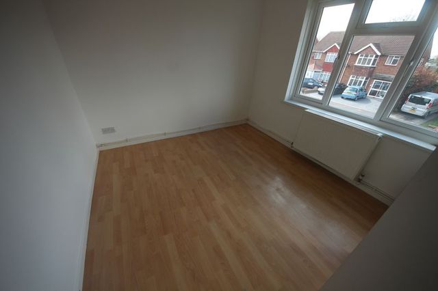  Image of 3 bedroom Flat to rent in Hudson Road Harlington Hayes UB3 at Hudson Road Harlington Hayes, UB3 5EL