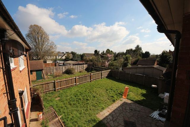 Image of 3 bedroom Flat to rent in Hudson Road Harlington Hayes UB3 at Hudson Road Harlington Hayes, UB3 5EL