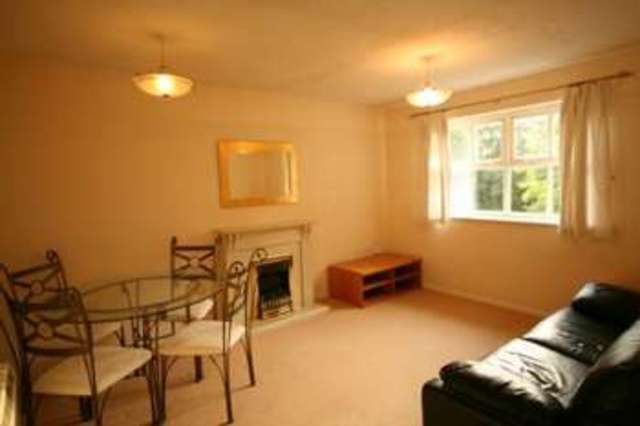  Image of 2 bedroom Flat to rent in Hurworth Avenue Slough SL3 at Langley, SL3 7FQ