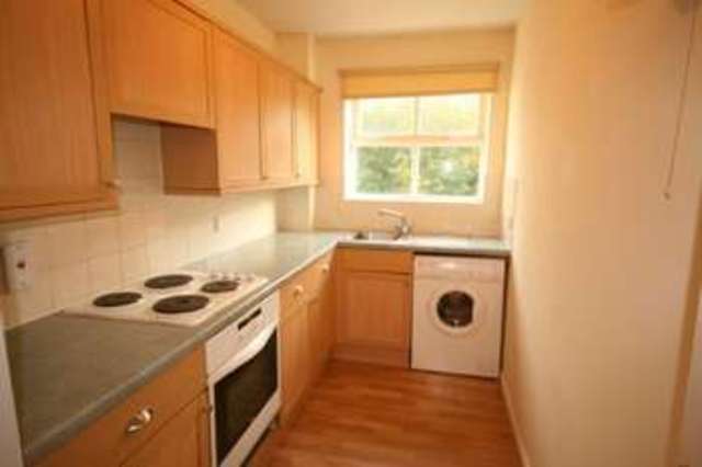  Image of 2 bedroom Flat to rent in Hurworth Avenue Slough SL3 at Langley, SL3 7FQ