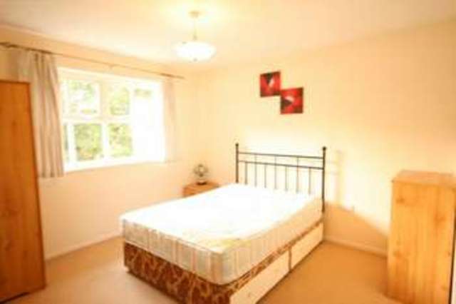  Image of 2 bedroom Flat to rent in Hurworth Avenue Slough SL3 at Langley, SL3 7FQ
