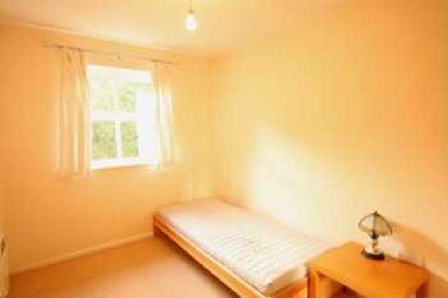  Image of 2 bedroom Flat to rent in Hurworth Avenue Slough SL3 at Langley, SL3 7FQ