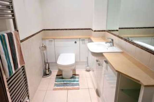  Image of 1 bedroom Apartment to rent in Reading Road Wokingham RG41 at Reading Road Wokingham Eastheath, RG41 1AB