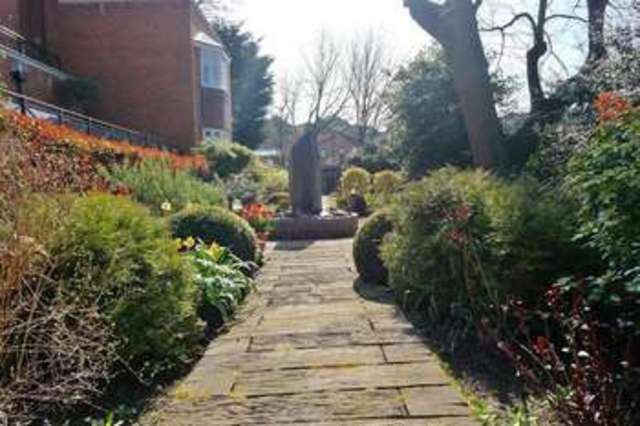  Image of 1 bedroom Apartment to rent in Reading Road Wokingham RG41 at Reading Road Wokingham Eastheath, RG41 1AB