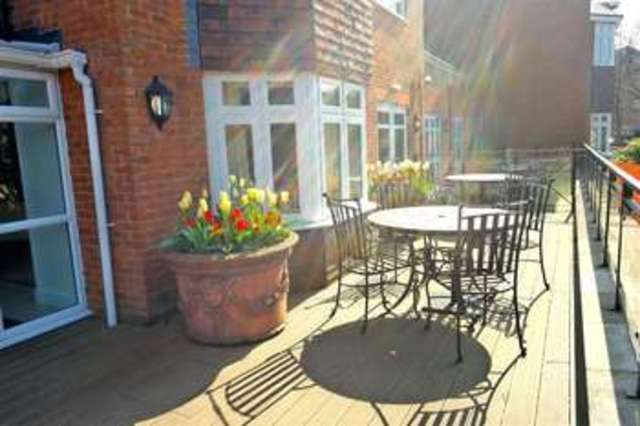 Image of 1 bedroom Apartment to rent in Reading Road Wokingham RG41 at Reading Road Wokingham Eastheath, RG41 1AB