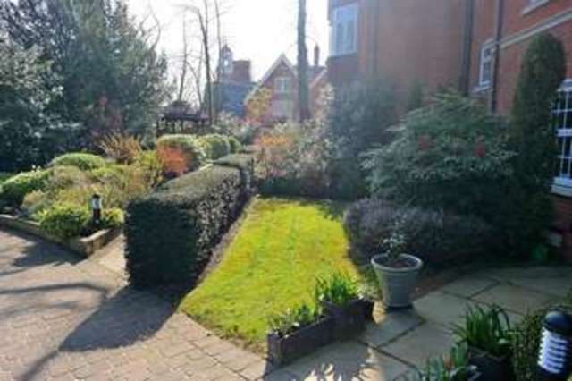  Image of 1 bedroom Apartment to rent in Reading Road Wokingham RG41 at Reading Road Wokingham Eastheath, RG41 1AB