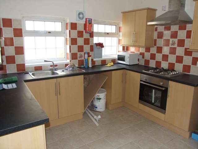  Image of 6 bedroom Detached house to rent in Inverness Place Cardiff CF24 at Inverness Place Roath Cardiff, CF24 4SA
