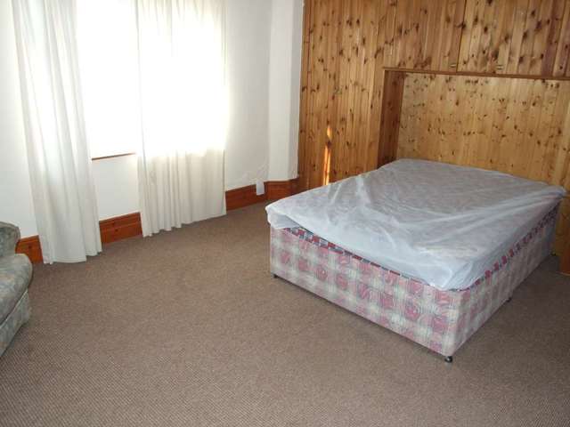  Image of 6 bedroom Detached house to rent in Inverness Place Cardiff CF24 at Inverness Place Roath Cardiff, CF24 4SA