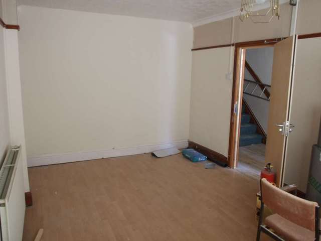  Image of 6 bedroom Detached house to rent in Inverness Place Cardiff CF24 at Inverness Place Roath Cardiff, CF24 4SA