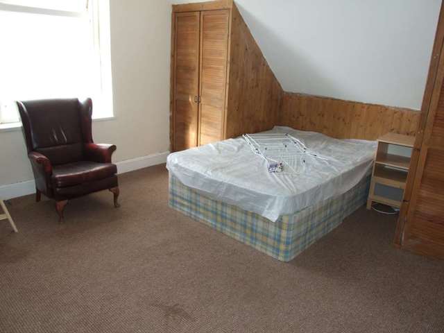  Image of 6 bedroom Detached house to rent in Inverness Place Cardiff CF24 at Inverness Place Roath Cardiff, CF24 4SA