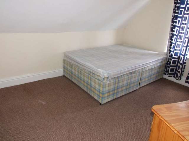  Image of 6 bedroom Detached house to rent in Inverness Place Cardiff CF24 at Inverness Place Roath Cardiff, CF24 4SA
