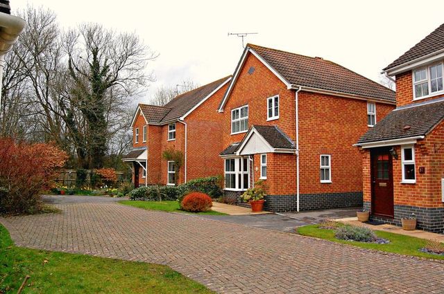  Image of 3 bedroom Detached house to rent in Kennet Road Petersfield GU31 at Kennet Road  Petersfield, GU31 4LS
