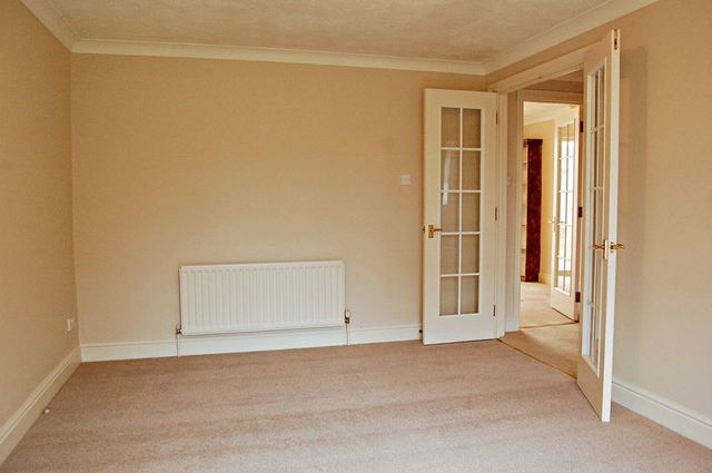  Image of 3 bedroom Detached house to rent in Kennet Road Petersfield GU31 at Kennet Road  Petersfield, GU31 4LS