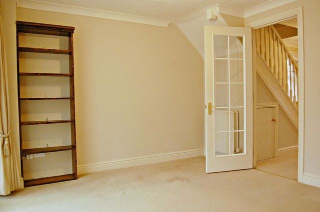  Image of 3 bedroom Detached house to rent in Kennet Road Petersfield GU31 at Kennet Road  Petersfield, GU31 4LS