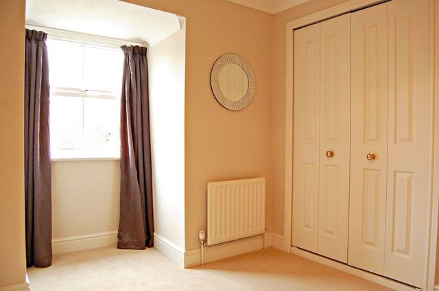  Image of 3 bedroom Detached house to rent in Kennet Road Petersfield GU31 at Kennet Road  Petersfield, GU31 4LS