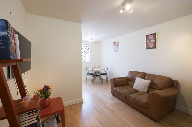  Image of 1 bedroom Flat for sale in Kings Arms Court London E1 at Kings Arms Court  London, E1 1AQ
