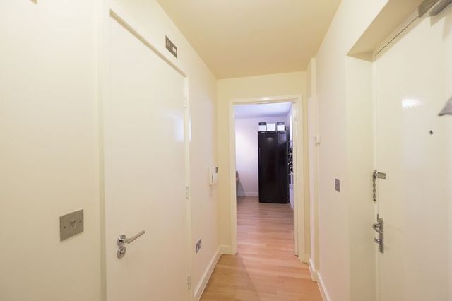  Image of 1 bedroom Flat for sale in Kings Arms Court London E1 at Kings Arms Court  London, E1 1AQ