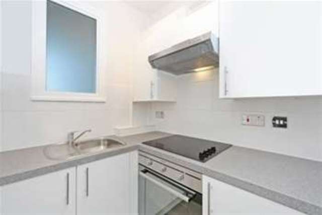  Image of 1 bedroom Flat to rent in Hamlet Gardens London W6 at London, W6 0RW