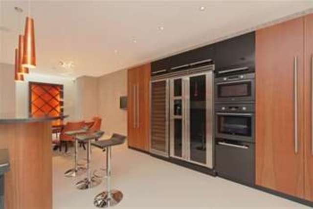 Image of 4 bedroom Property to rent in Kings Road London SW10 at London, SW10 0LF