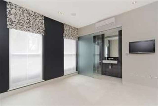  Image of 4 bedroom Property to rent in Kings Road London SW10 at London, SW10 0LF