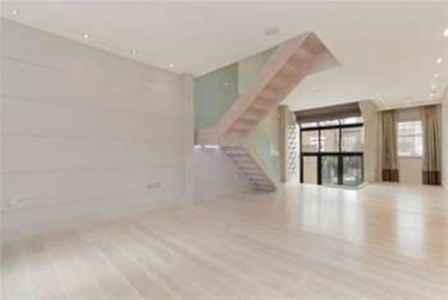  Image of 4 bedroom Property to rent in Kings Road London SW10 at London, SW10 0LF