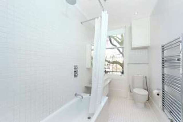  Image of 1 bedroom Flat to rent in Ladbroke Gardens London W11 at Ladbroke Gardens  London, W11 2PT