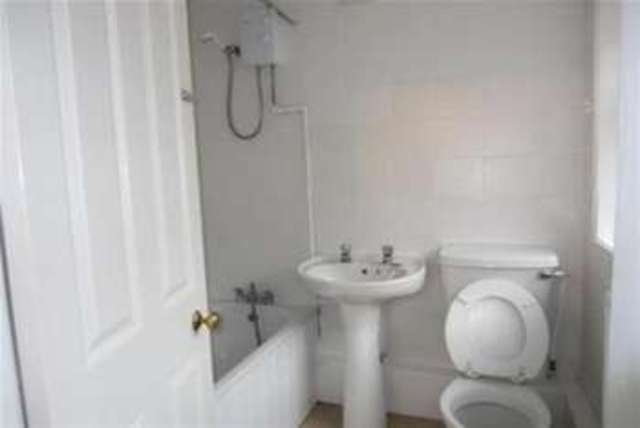  Image of 3 bedroom Detached house to rent in Lamcote Grove Nottingham NG2 at Nottingham, NG2 2GY