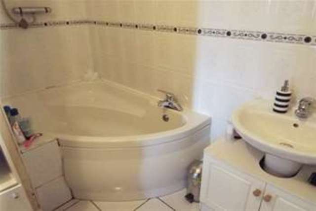  Image of 1 bedroom Flat to rent in Wimborne Road Winton Bournemouth BH2 at Bournemouth, BH2 6NG