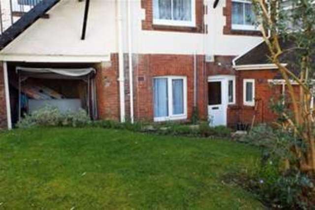  Image of 1 bedroom Flat to rent in Wimborne Road Winton Bournemouth BH2 at Bournemouth, BH2 6NG