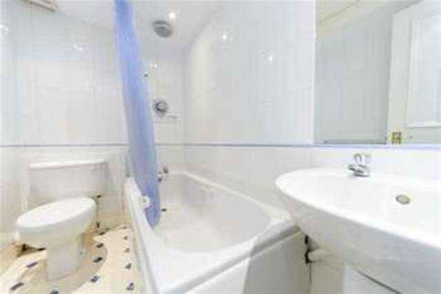  Image of 1 bedroom Property to rent in Leamington Road Villas London W11 at London, W11 1HT