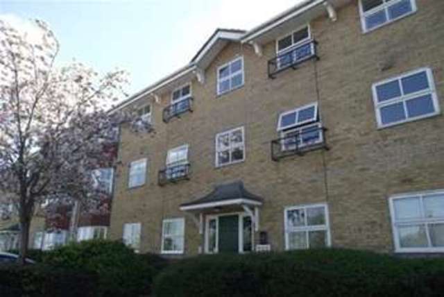  Image of 2 bedroom Flat to rent in Wayletts Leigh-on-Sea SS9 at Leigh-on-Sea, SS9 4ED