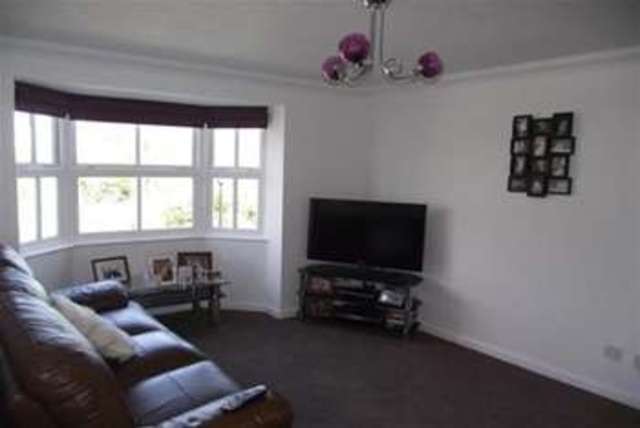  Image of 2 bedroom Flat to rent in Wayletts Leigh-on-Sea SS9 at Leigh-on-Sea, SS9 4ED