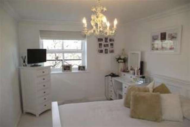 Image of 2 bedroom Flat to rent in Wayletts Leigh-on-Sea SS9 at Leigh-on-Sea, SS9 4ED