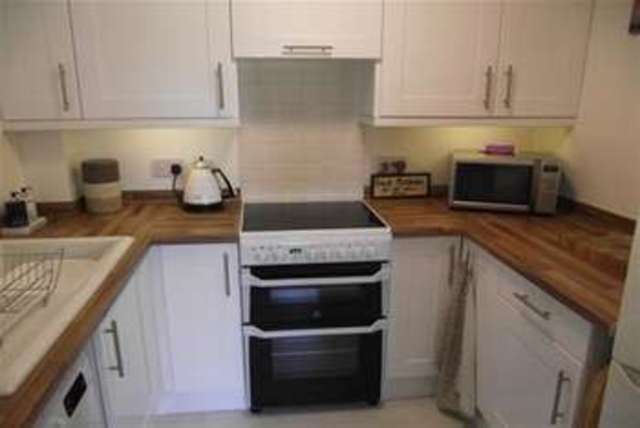  Image of 2 bedroom Flat to rent in Wayletts Leigh-on-Sea SS9 at Leigh-on-Sea, SS9 4ED