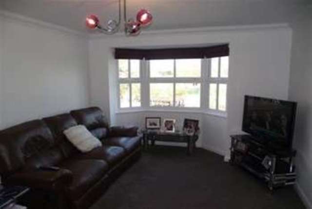  Image of 2 bedroom Flat to rent in Wayletts Leigh-on-Sea SS9 at Leigh-on-Sea, SS9 4ED