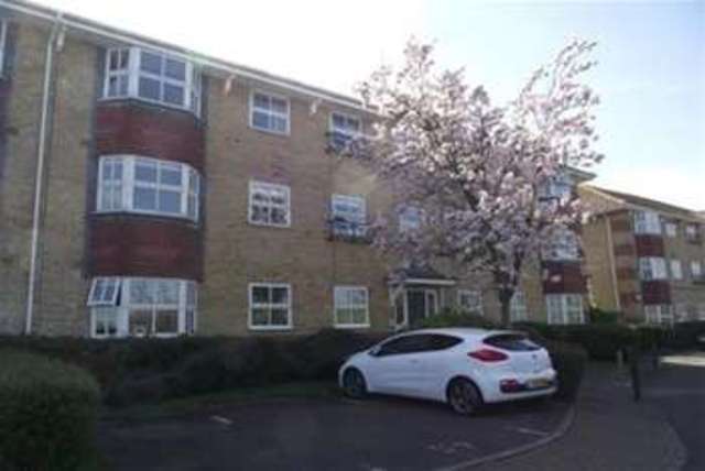  Image of 2 bedroom Flat to rent in Wayletts Leigh-on-Sea SS9 at Leigh-on-Sea, SS9 4ED