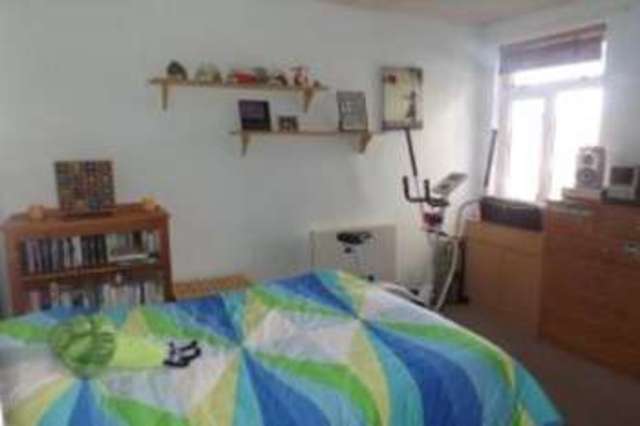  Image of 3 bedroom Flat for sale in London Road Leigh-on-Sea SS9 at Leigh-on-Sea Essex Leigh-on-Sea, SS9 2SY