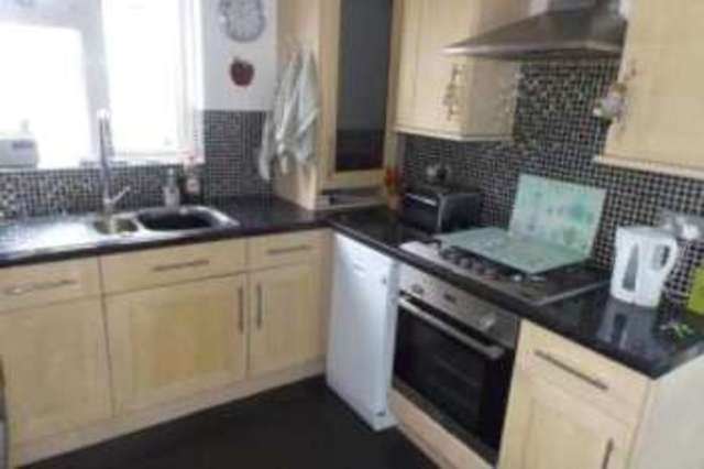  Image of 3 bedroom Flat for sale in London Road Leigh-on-Sea SS9 at Leigh-on-Sea Essex Leigh-on-Sea, SS9 2SY