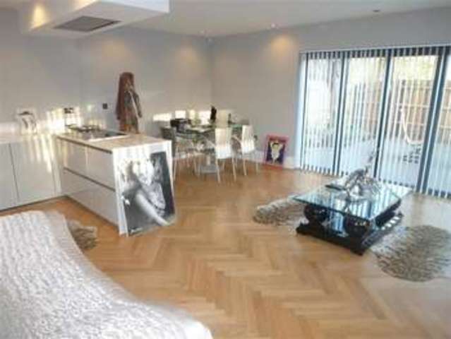  Image of 3 bedroom Detached house for sale in Lingmere Close Chigwell IG7 at Chigwell Essex Chigwell, IG7 6LH