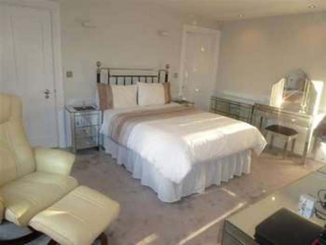  Image of 3 bedroom Detached house for sale in Lingmere Close Chigwell IG7 at Chigwell Essex Chigwell, IG7 6LH