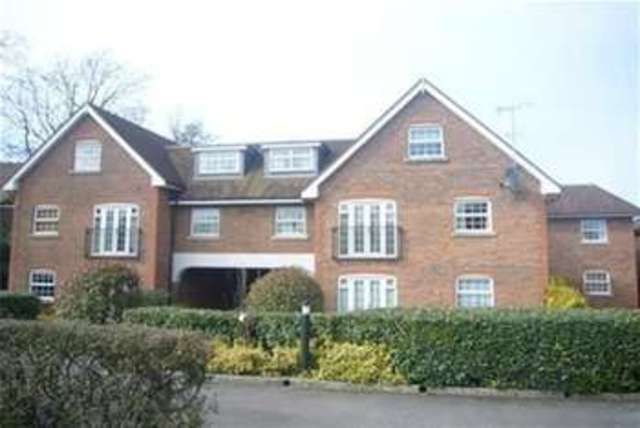  Image of 2 bedroom Flat to rent in Brighton Road Lower Kingswood Tadworth KT20 at Tadworth, KT20 6SU