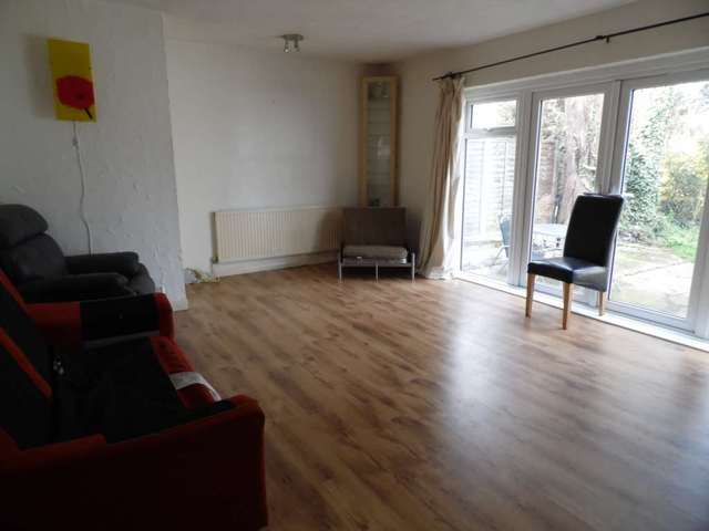  Image of 3 bedroom Terraced house for sale in Manor Road Benfleet SS7 at Manor Road  Benfleet, SS7 4HU